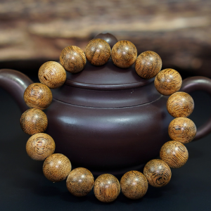 Vòng tay trầm hương